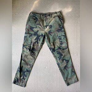 GAP Camouflage Patterned Pants